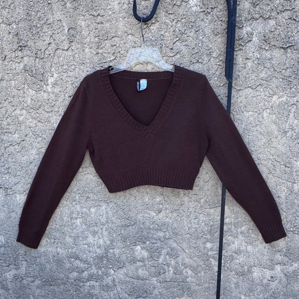 H&M Divided V-Neck Cropped Sweater Womens Medium Brown Ribbed Knit Pullover